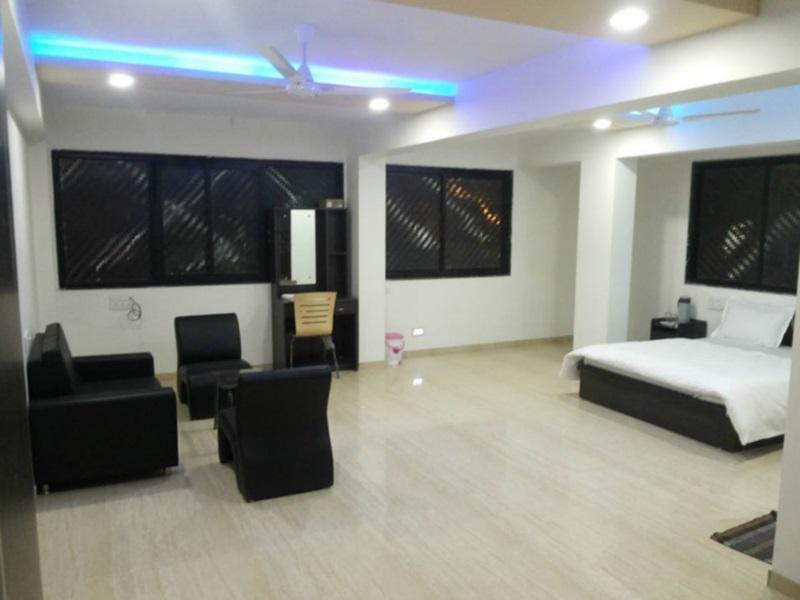 Hotel Rajdeep Inn Ahmedabad Esterno foto