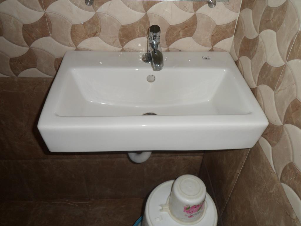 Hotel Rajdeep Inn Ahmedabad Esterno foto