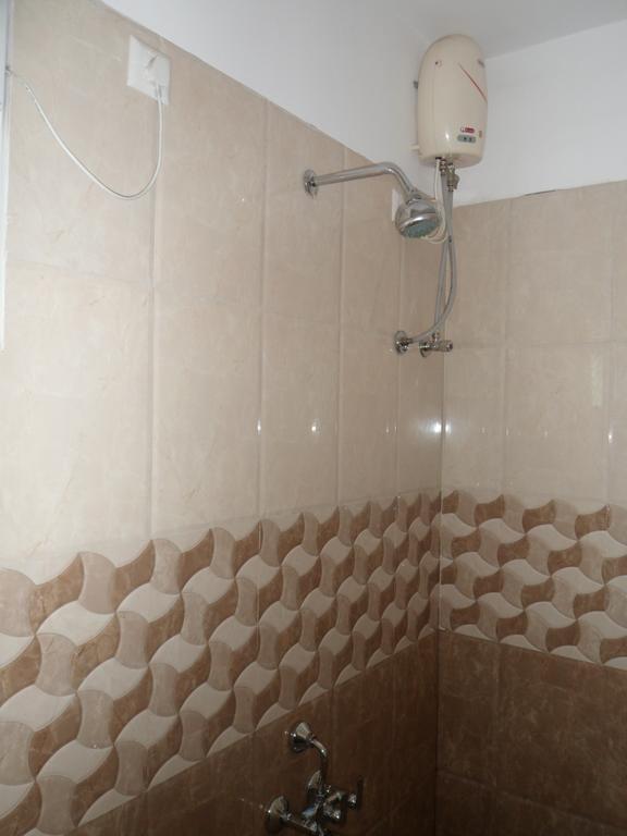 Hotel Rajdeep Inn Ahmedabad Esterno foto