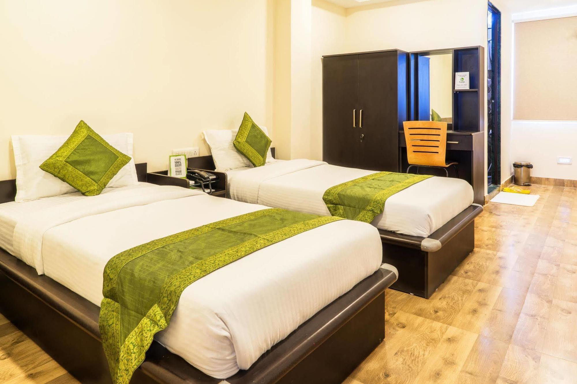 Hotel Rajdeep Inn Ahmedabad Esterno foto